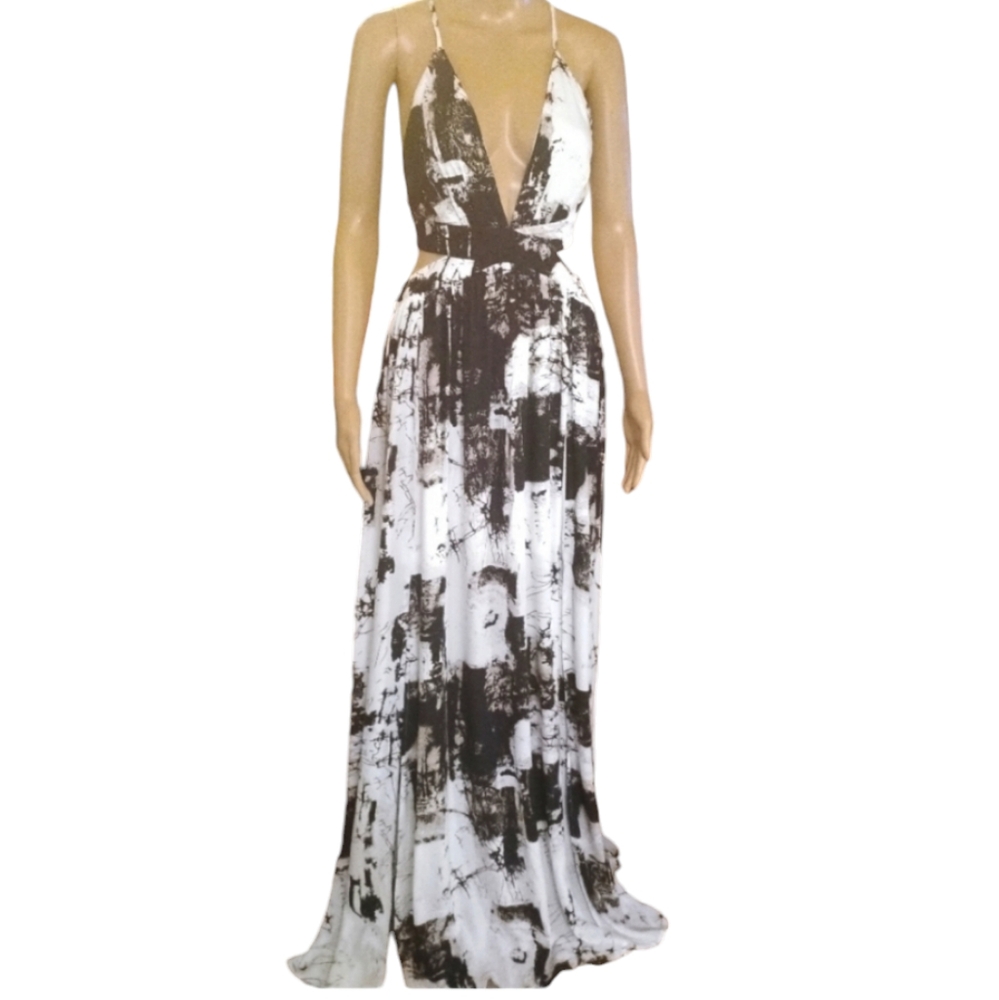 🌸Gorgeous NWT flowy long dress with criss cross back🌸